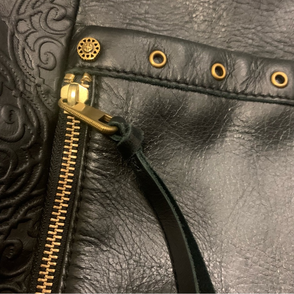 The Sak  Leather Black shoulder bag with gold hardware and design print black!! - Picture 6 of 15